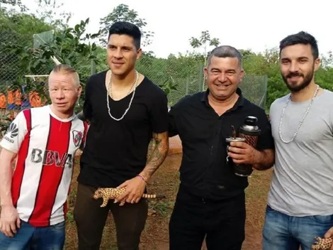 Seis meses después, Enzo Pérez y Scocco cumplieron la promesa por haber ganado la Libertadores