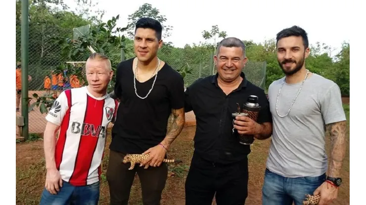 Seis meses después, Enzo Pérez y Scocco cumplieron la promesa por haber ganado la Libertadores