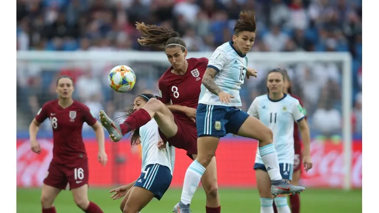 La Embajada Inglesa se la pudrió a la Selección femenina y los argentinos se la devolvieron en Twitter