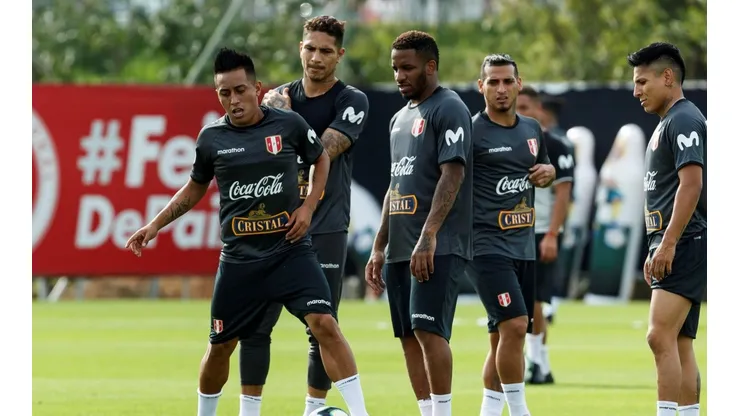 Es necesario: la Bicolor recibió una charla sobre el uso del VAR