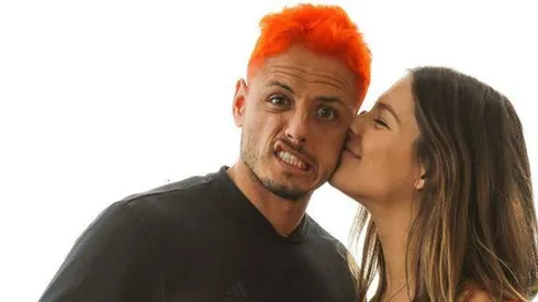 La novia de Chicharito subió foto con él y le dijo: "Vas a ser el mejor papá"