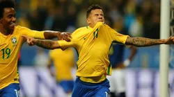 Coutinho celebrando su gol con Brasil