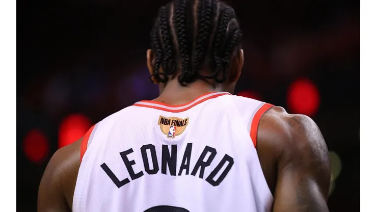 ¿Se va? Kawhi Leonard desmiente compra de propiedad en Toronto y su futuro es una incógnita