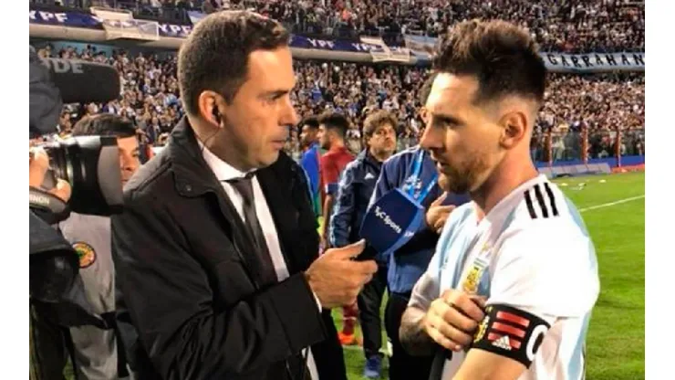 Arévalo junto a Messi en La Bombonera.