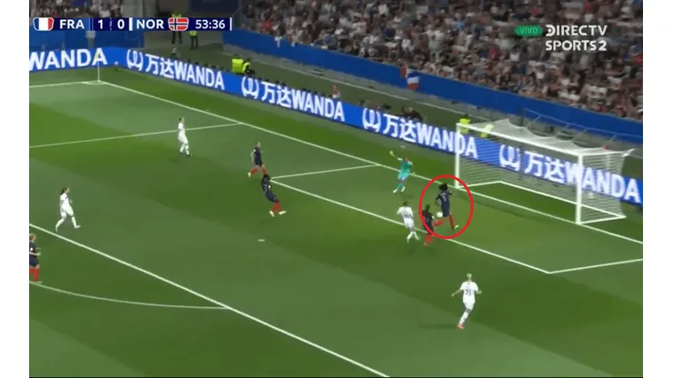 Inexplicable: Wendie Renard tenía todo para despejar y marcó un gol en contra insólito