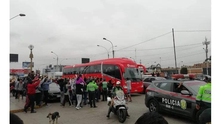 ¡Vamos Perú! La Bicolor recibió el último adiós antes de su viaje a Brasil