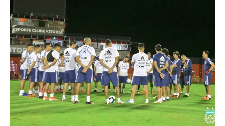 Un misterioso helicóptero apareció en el primer entrenamiento de la Selección Argentina en Brasil