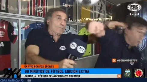 A Ruggeri le tiraron una pelota para que cabecee en vivo y le pegó un codazo a Benedetto