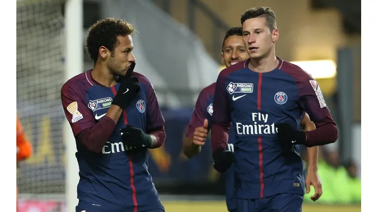 Neymar y Draxler, juntos en la cancha.