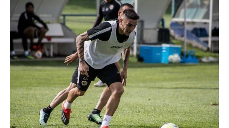 Centurión subió foto en su nuevo equipo y tuiteó una frase bien a su estilo