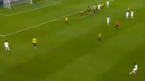 La defensa de Ecuador estaba dormida, Corea del Sur hizo rápido un tiro libre y marcó el 1-0