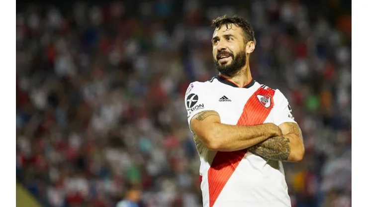 Lucas Pratto y su festejo característico.