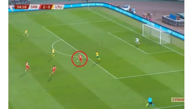 Golazo espectacular de Luka Jovic.