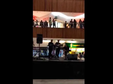 Son diabólicos: se inundaba todo el shopping y los músicos del lugar entendieron todo