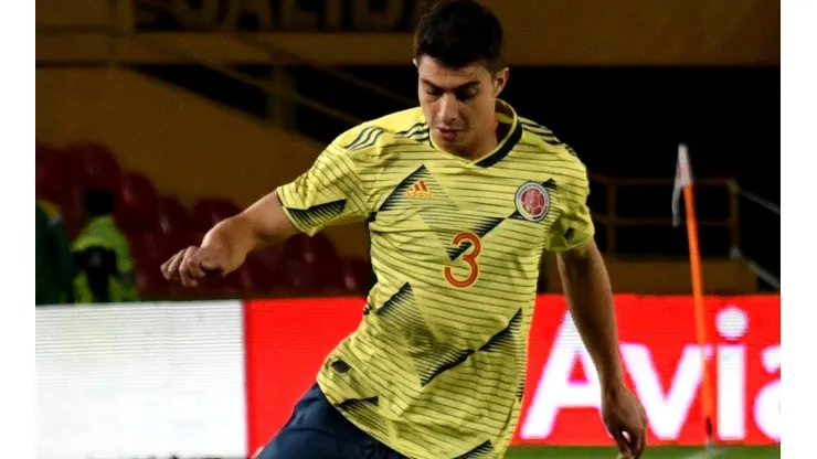 Stefan Medina hizo un mal saque de banda y las redes estallaron