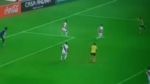 El latigazo de James Rodríguez que casi termina en gol de Colombia