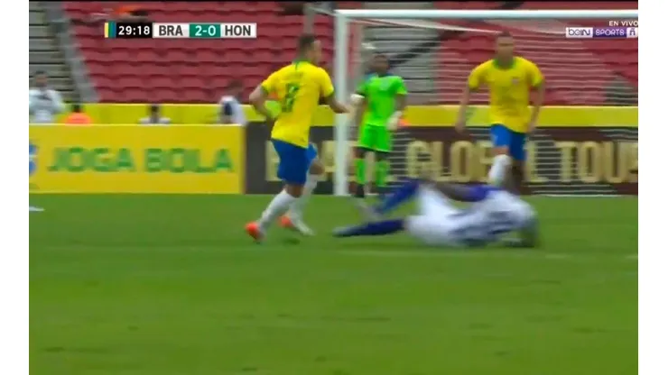 Arthur sufrió un golpe que lo podría marginar de la Copa América.