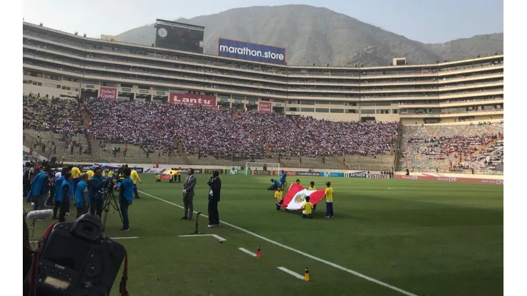 Actos protocolarios para el partido amistoso entre Perú y Colombia.