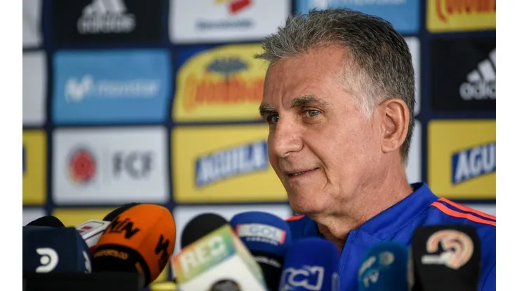 Queiroz en conferencia de prensa.