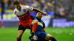 Mac Allister enfrentando a Boca Juniors.