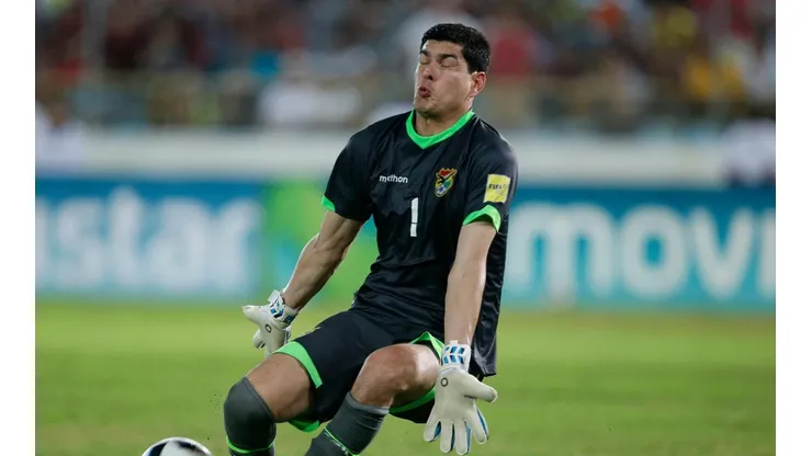 Carlos Lampe en el arco del seleccionado boliviano.