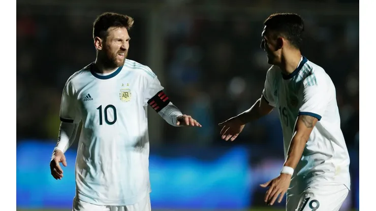 Foto de Lionel Messi con Matías Suárez.