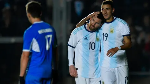 El festejo de Lionel Messi junto a Matías Suárez.