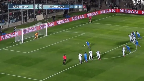 Otamendi hizo una mano gigante y Nicaragua descontó con un golazo de penal