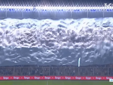 Imponente: la bandera gigante que apareció antes de Argentina-Nicaragua