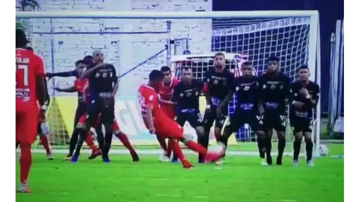 Para ver una y otra vez: ¡Qué golazo de Cortuluá en la final de la B!