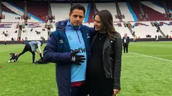 Pura ternura: Chicharito subió una foto besando la panza de su esposa