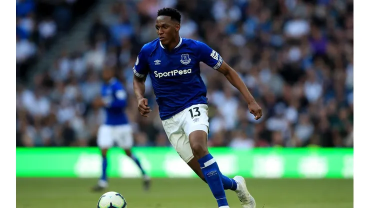 El futuro de Yerry Mina estaría lejos de la Premier League