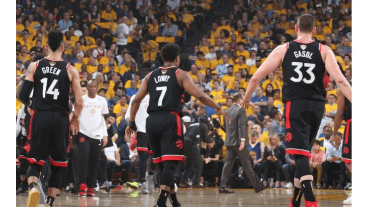 Curry contra el mundo: Toronto destrozó a los Warriors en el 3ero de las Finales