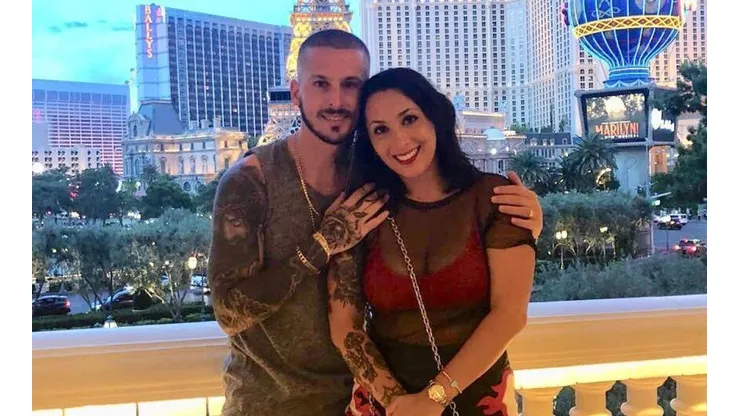 Foto de Dario Benedetto y su mujer.