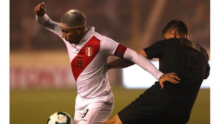 Paolo Guerrero no lo aguantó y confesó el sentimiento que tuvo al regresar a la cancha vistiendo la camisa Bicolor