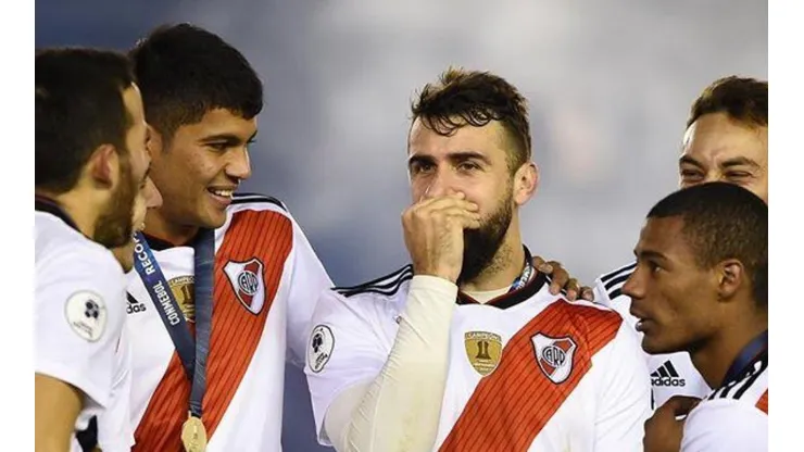 River subió una foto de Pratto, metió pregunta para los hinchas y estallaron los comentarios