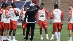 A pesar de no estar convocado un futbolista de la Bicolor alentará al equipo desde la tribuna
