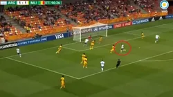 El remate de Ezequiel Barcos.