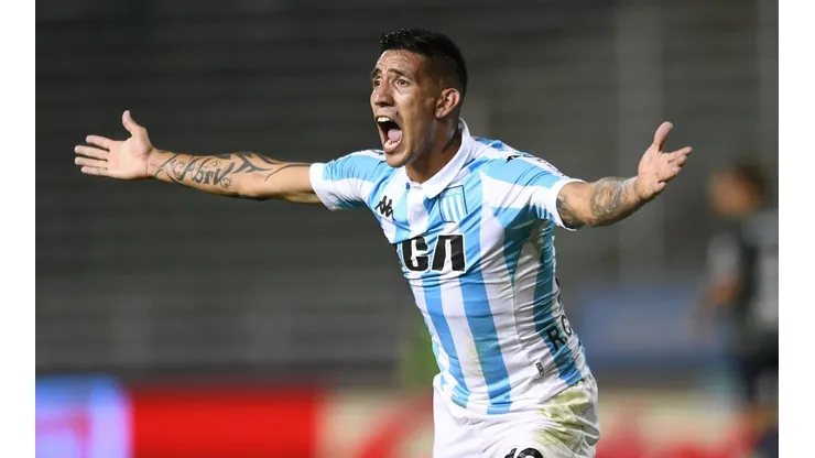 Ricardo Centurión con la camiseta de Racing.