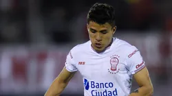 Andrés Roa vistiendo la camiseta de Huracán.