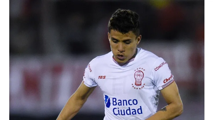 Andrés Roa vistiendo la camiseta de Huracán.