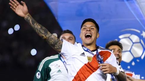 Enzo Pérez festejando la Recopa Sudamericana.