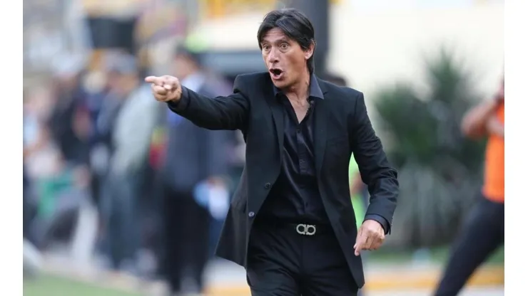 Exjugador de la U le tiró con toda la fuerza al nuevo entrenador del crema y lo tildó como irrespetuoso