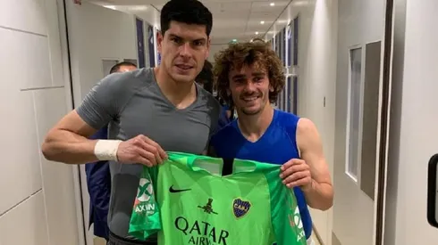 Carlos Lampe junto a Antoine Griezmann.