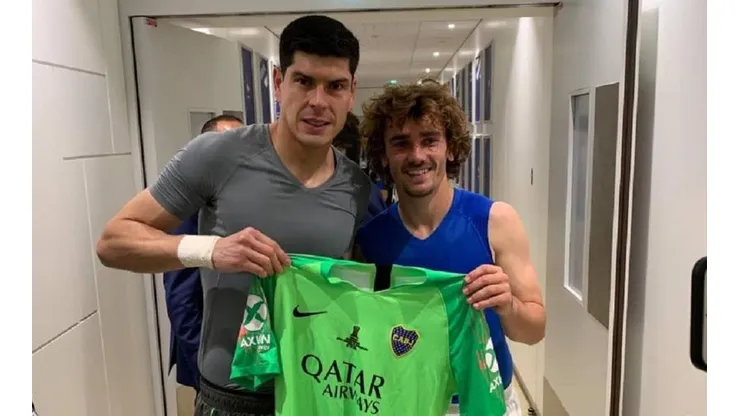 Carlos Lampe junto a Antoine Griezmann.