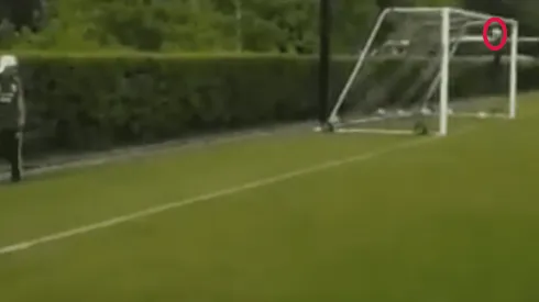 Golazo de Raúl Jiménez en la práctica... ¡Pero sin portero!