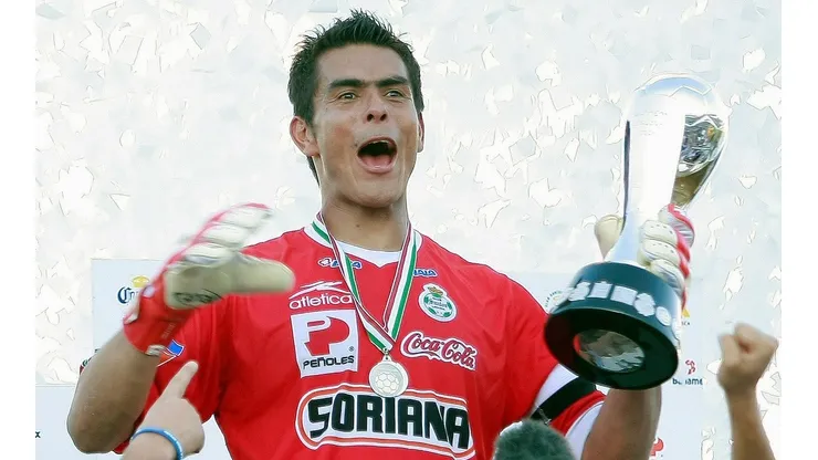 Santos recordó el título de 2008 y Oswaldo Sánchez le respondió