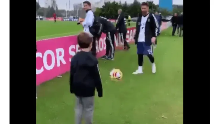 Otro sueño cumplido: Messi jugó al fútbol con el hijo de un ídolo de Boca