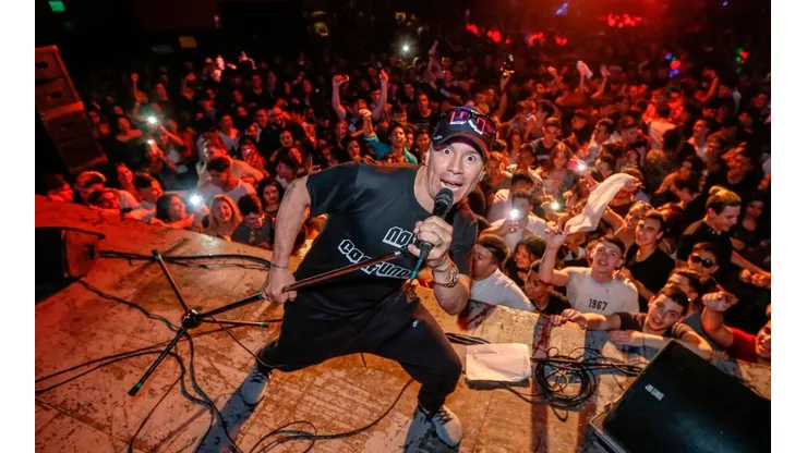 Pablo Lescano tocó toda la noche, siguió de gira y la rompió en Twitter
