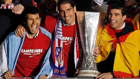 La Perla festejando junto al 'Kun'.